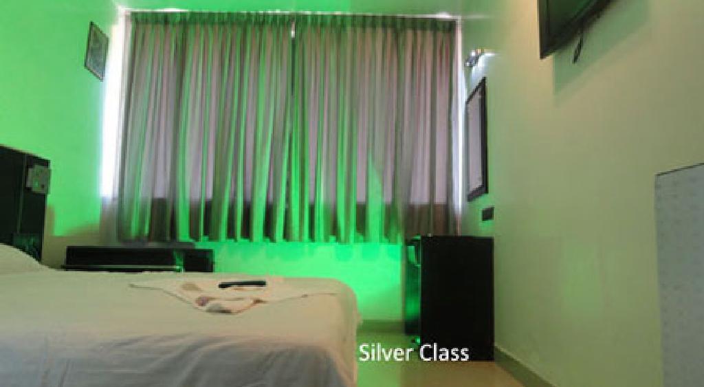 Hotel T.A.P. Gold Crest Bangalore Room photo